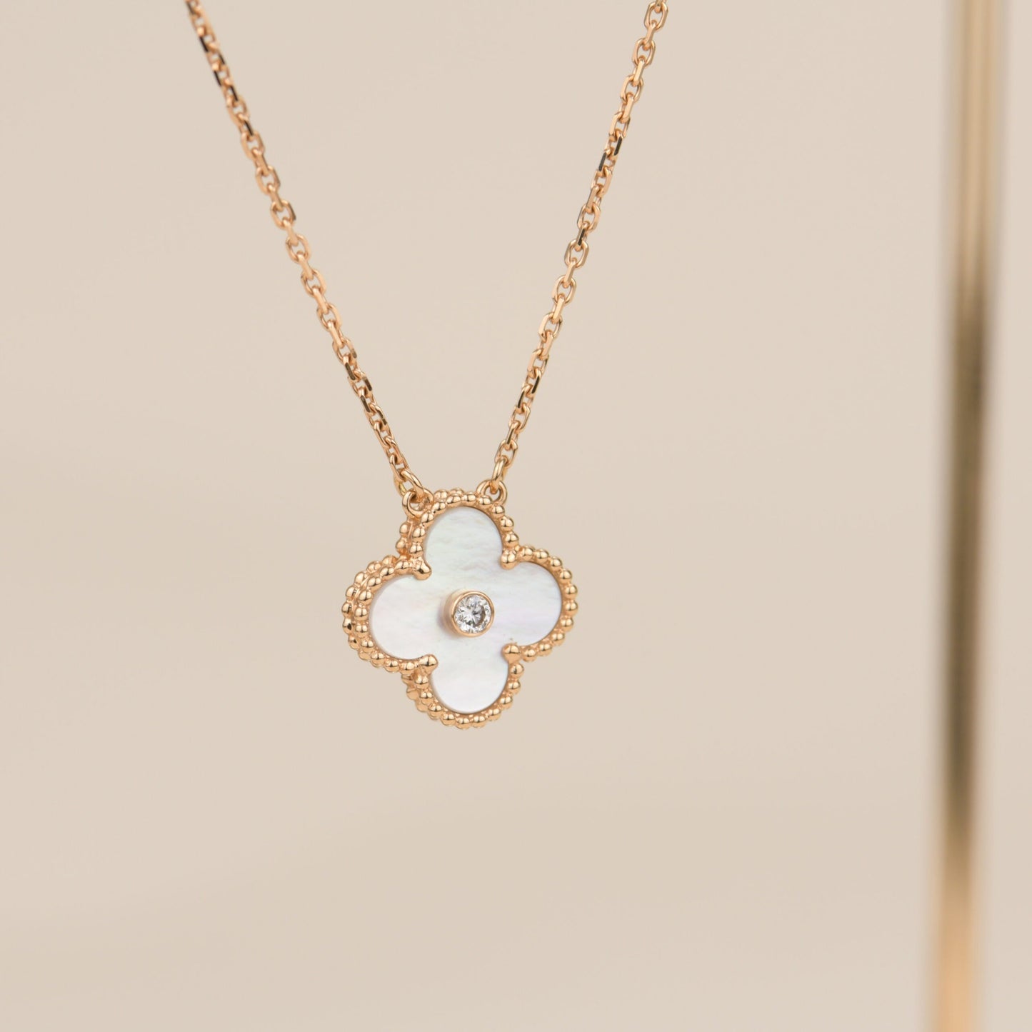 [NOBLE AURA]CLOVER 15MM DIAMOND WHITE FRITILLARIA NECKLACE
