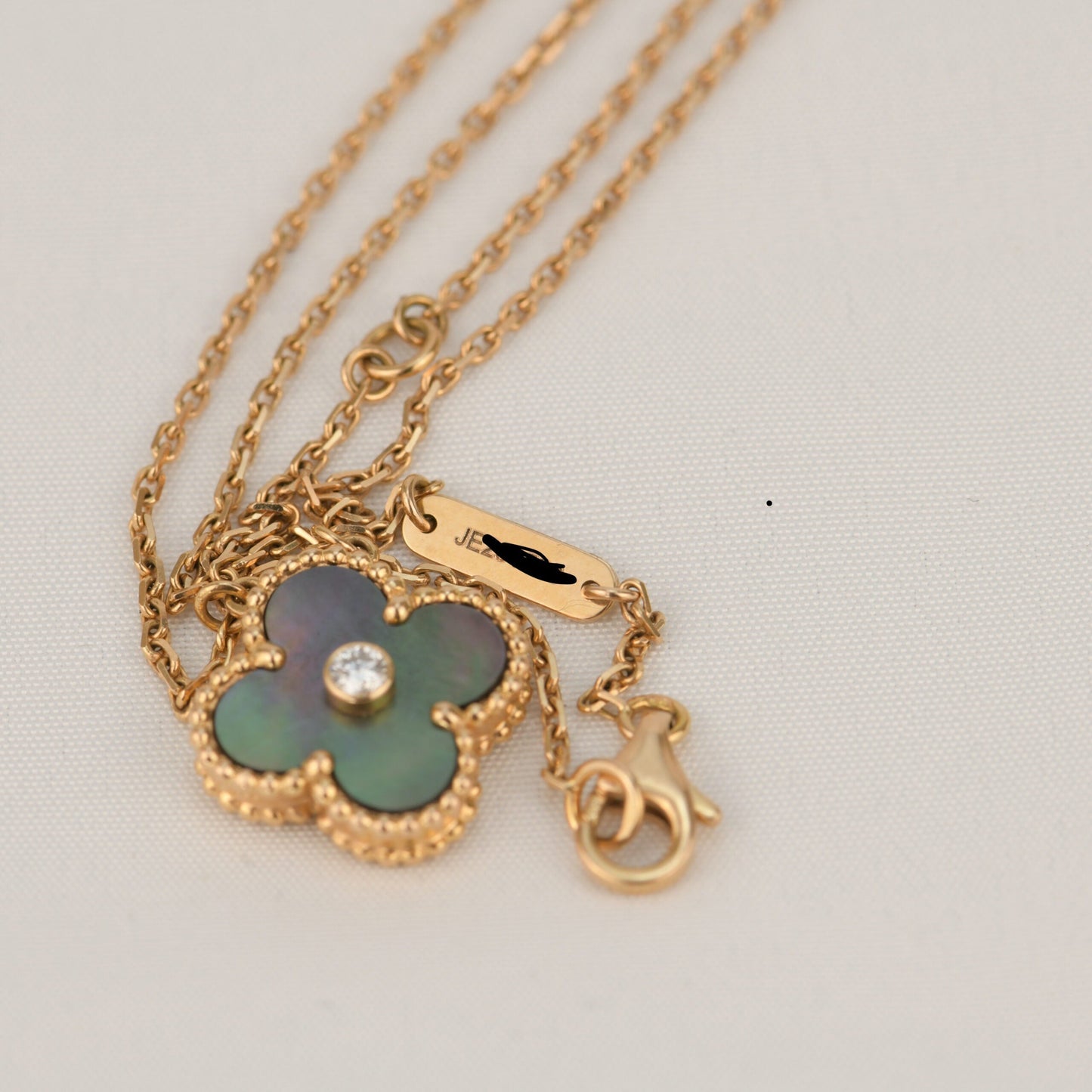 [NOBLE AURA]CLOVER 15MM DIAMOND AND MOTHER-OF-GREY NECKLACE