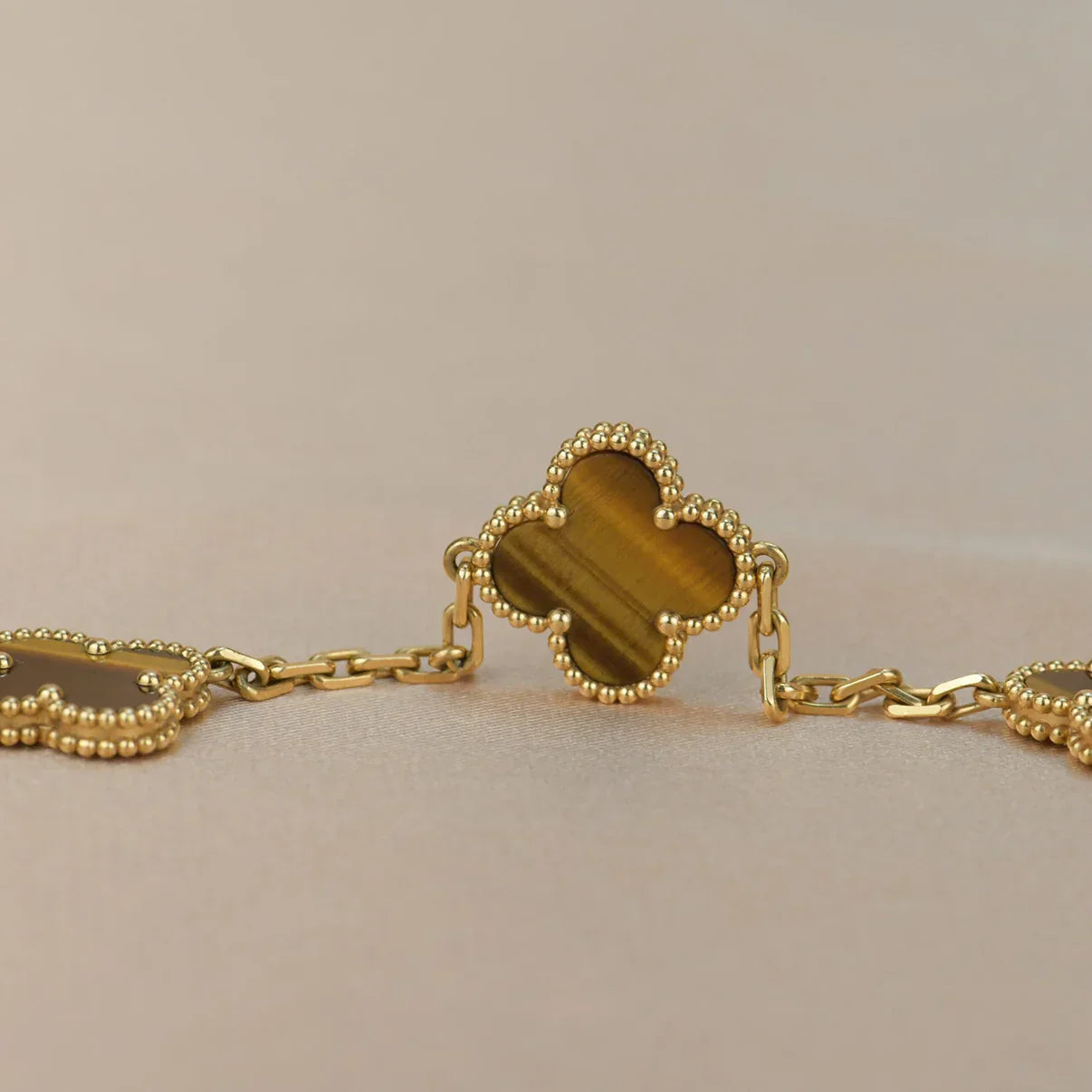 [NOBLE AURA] CLOVER 5 MOTIFS TIGER EYE BRACELET COLLECTION