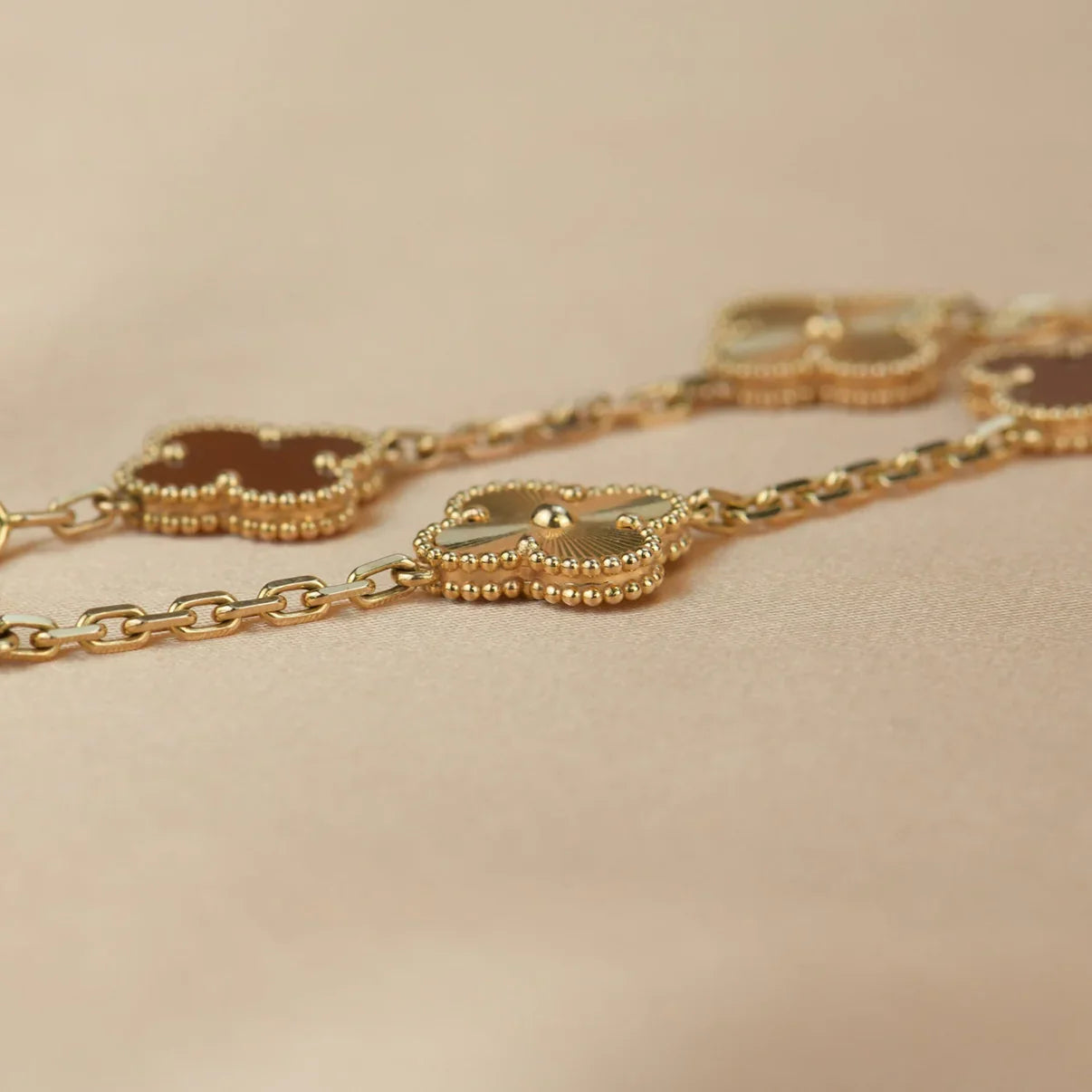 [NOBLE AURA] CLOVER 5 MOTIF RED CORNELIAN BRACELET COLLECTION