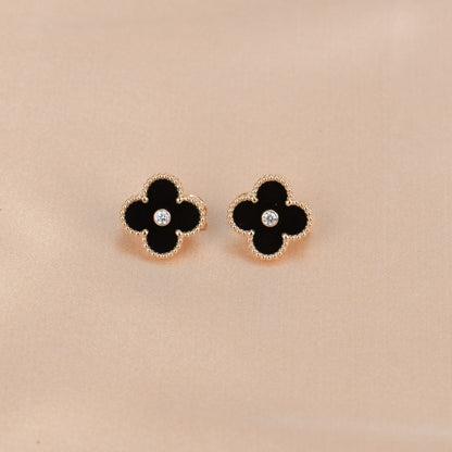 [NOBLE AURA]CLOVER MEDIUM 1 MOTIFS ONYX DIAMOND EARRINGS