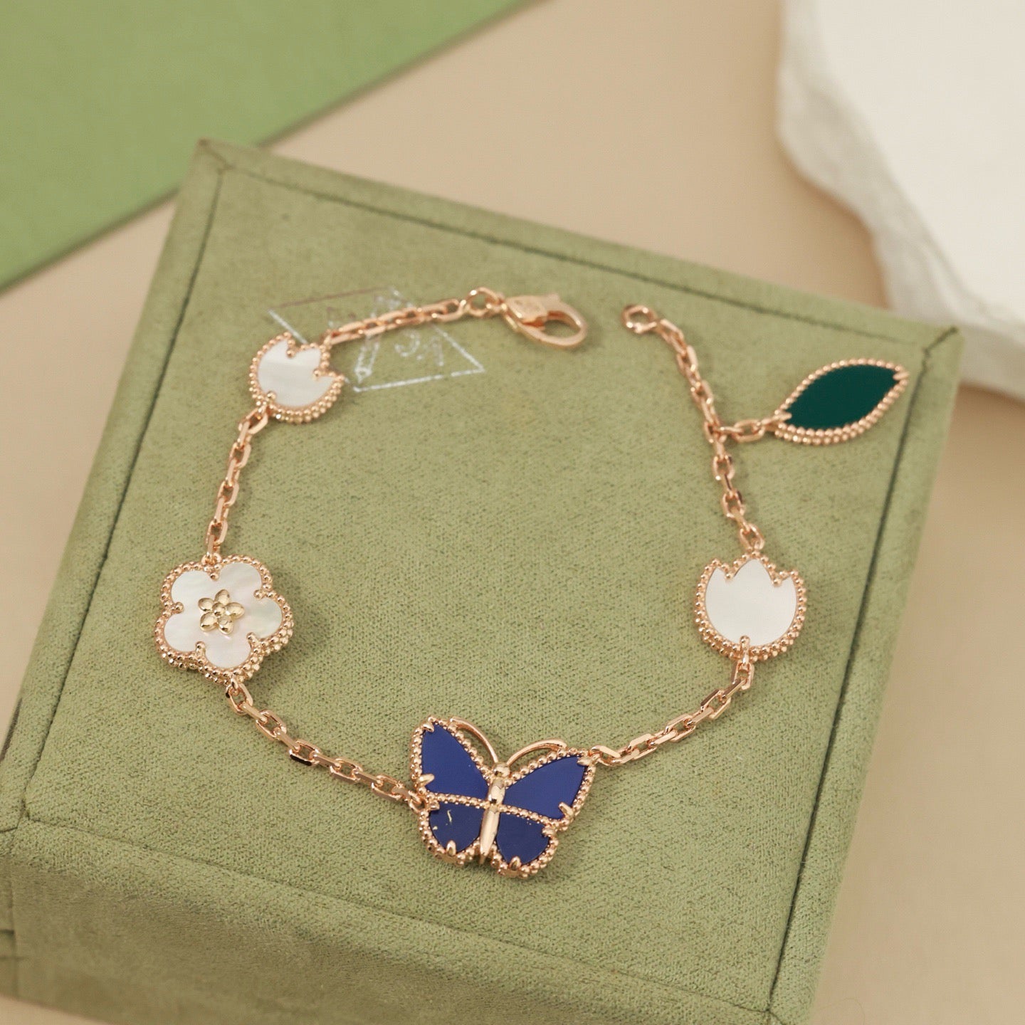 [NOBLE AURA] LUCKY SPRING BUTTERFLY 5 MOTIF BRACELET