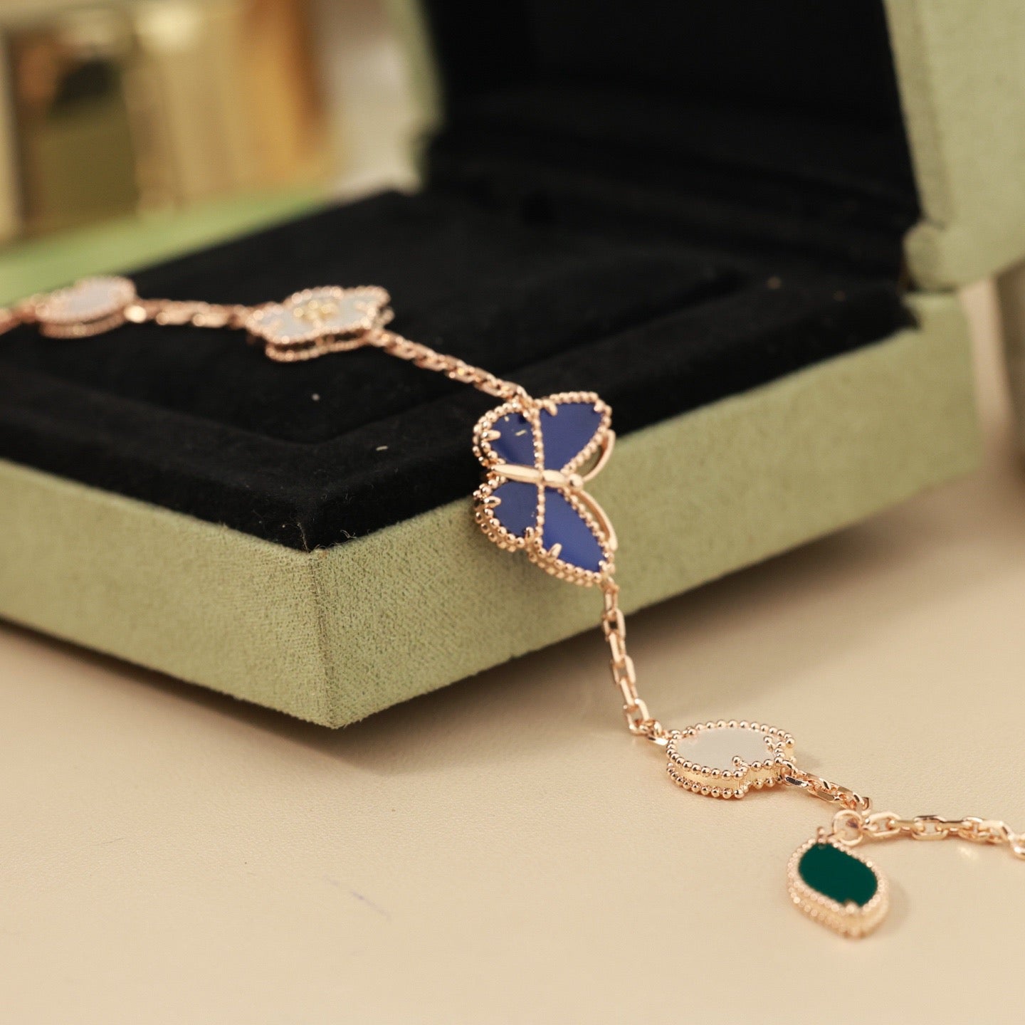 [NOBLE AURA] LUCKY SPRING BUTTERFLY 5 MOTIF BRACELET