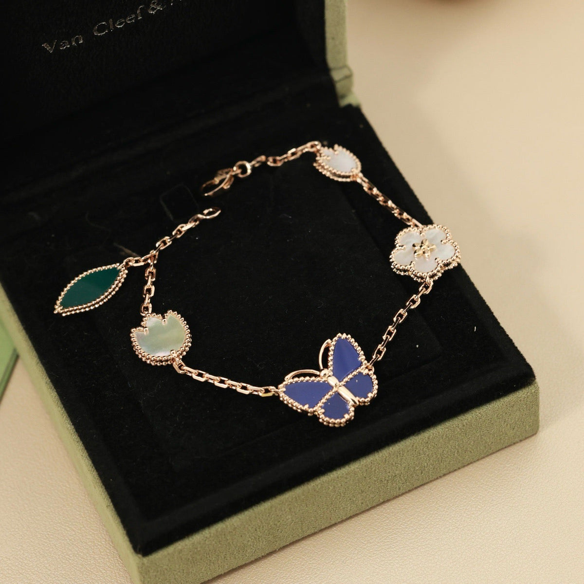 [NOBLE AURA]LUCKY SPRING BUTTERFLY 5 MOTIF BRACELET