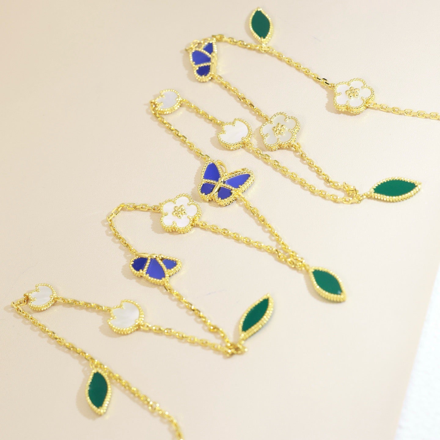 [NOBLE AURA] LUCKY SPRING BUTTERFLY 15 FLOWER NECKLACE