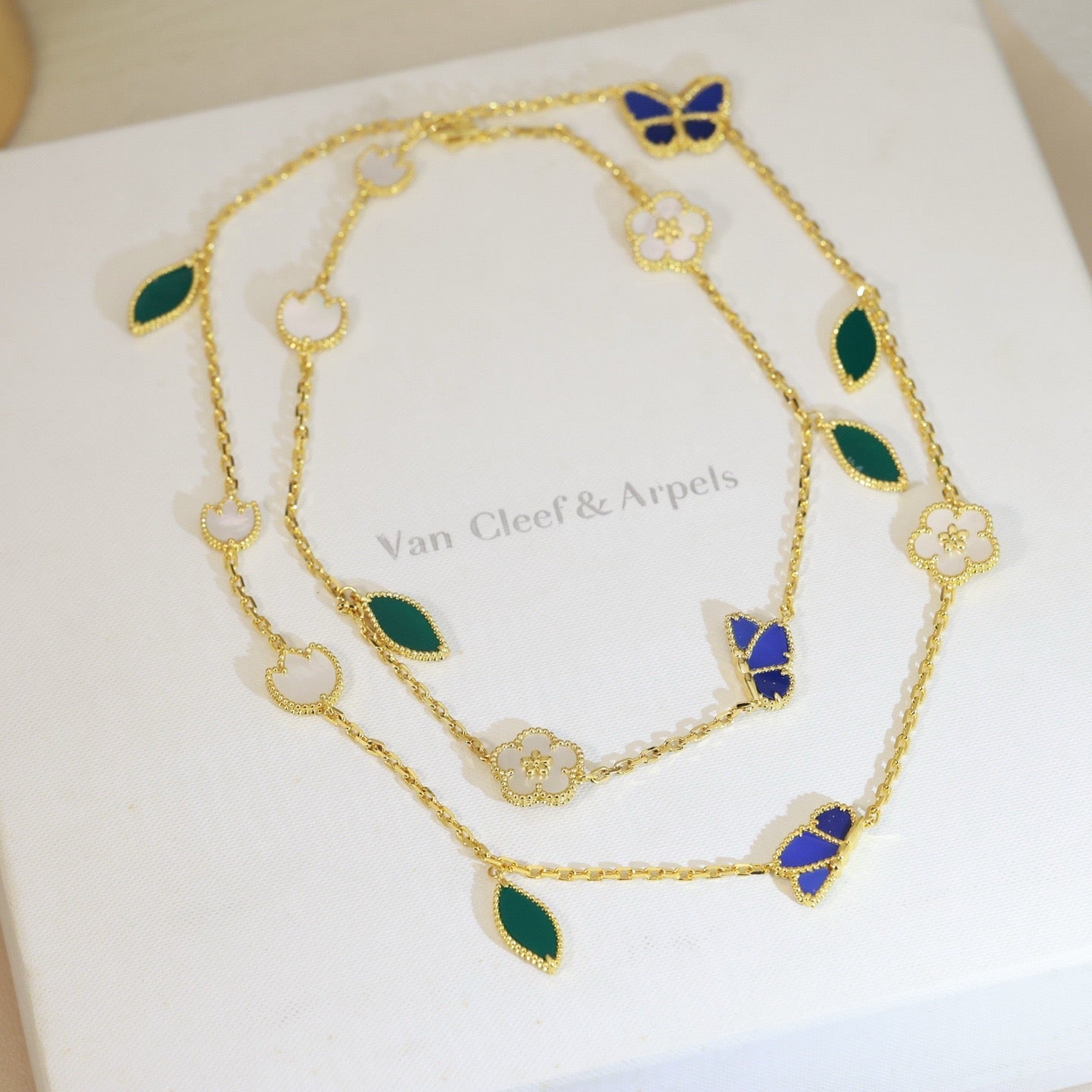 [NOBLE AURA] LUCKY SPRING BUTTERFLY 15 FLOWER NECKLACE
