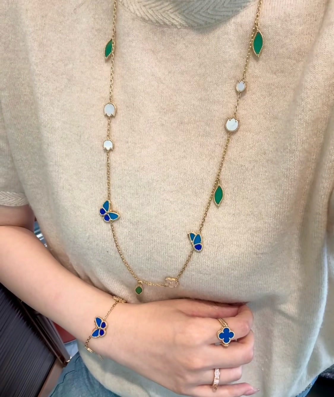 [NOBLE AURA] LUCKY SPRING BUTTERFLY 15 FLOWER NECKLACE