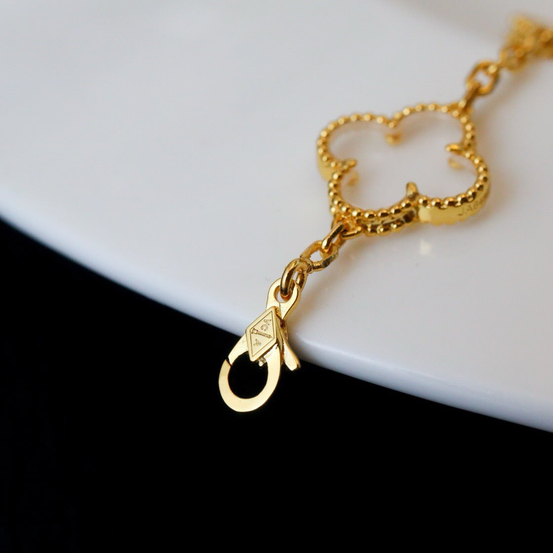 [NOBLE AURA]CLOVER 5 MOTIF ROCK CRYSTAL PINK GOLD BRACELET