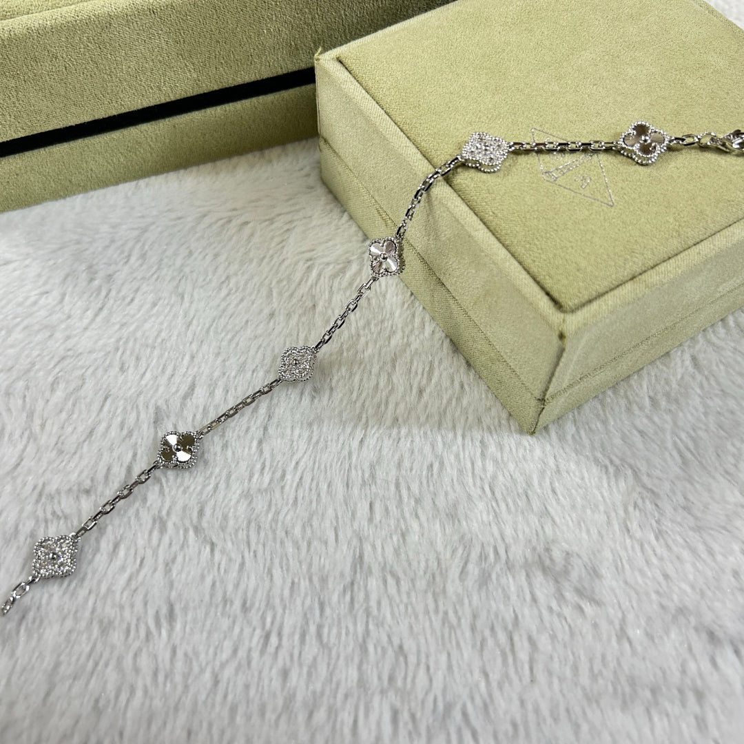 [NOBLE AURA]CLOVER 6 MOTIF DIAMOND LASER BRACELET