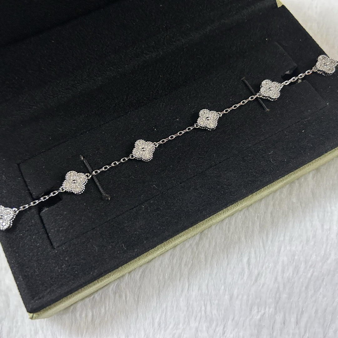 [NOBLE AURA]CLOVER 6 MOTIF DIAMOND BRACELET