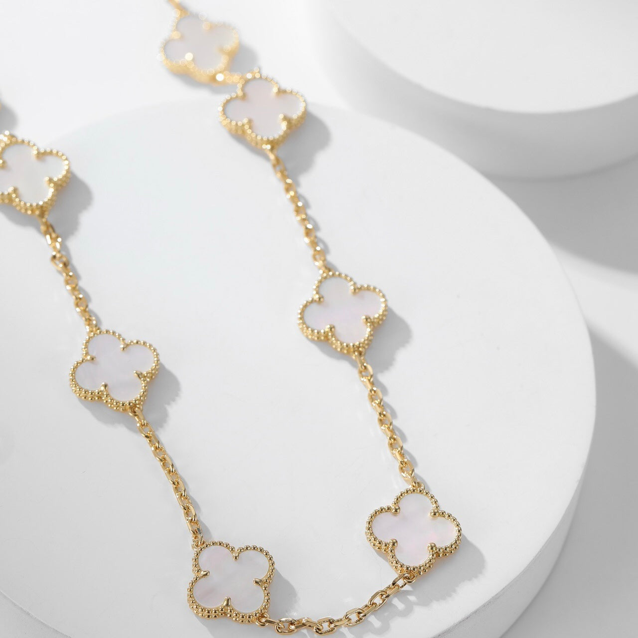 [NOBLE AURA]CLOVER 10 MOTIFS WHITE MOTHER OF PEARL NECKLACE