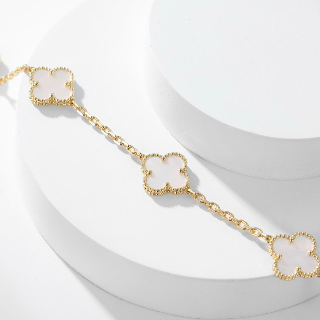 [NOBLE AURA]CLOVER 10 MOTIFS WHITE MOTHER OF PEARL NECKLACE