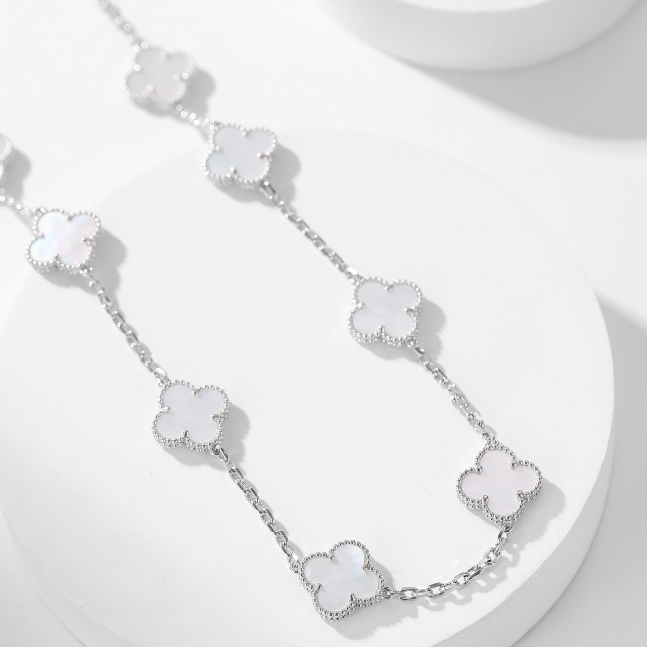[NOBLE AURA]CLOVER 10 MOTIFS WHITE MOTHER OF PEARL NECKLACE