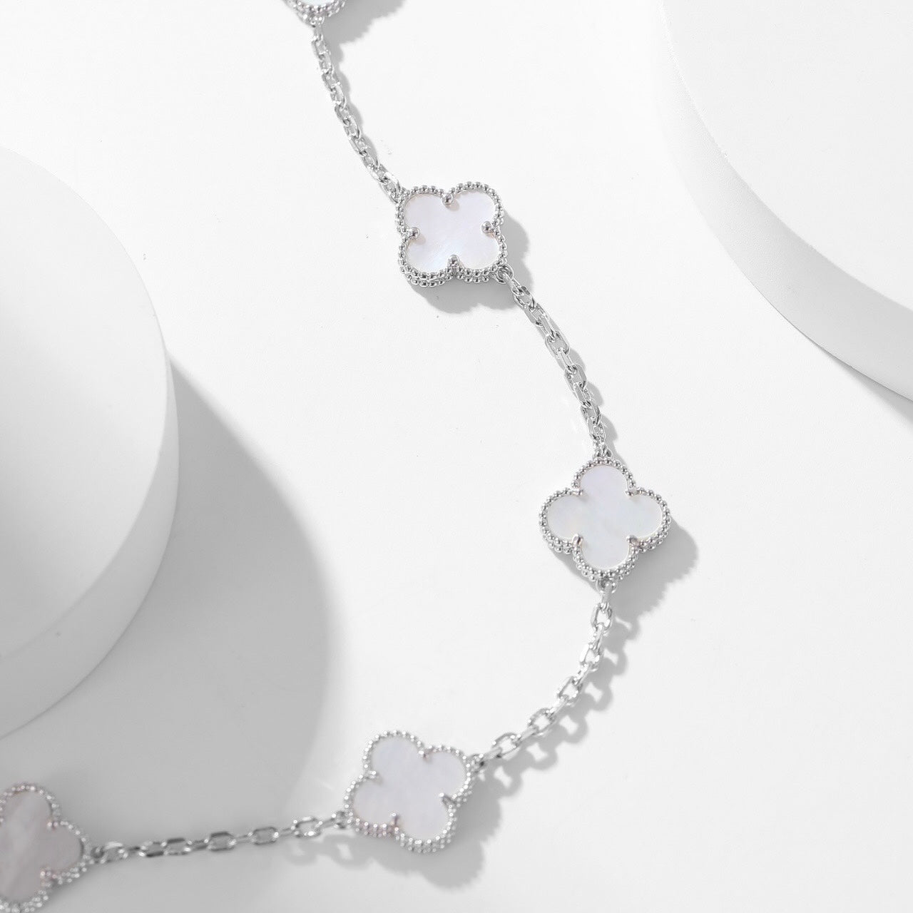 [NOBLE AURA]CLOVER 10 MOTIFS WHITE MOTHER OF PEARL NECKLACE