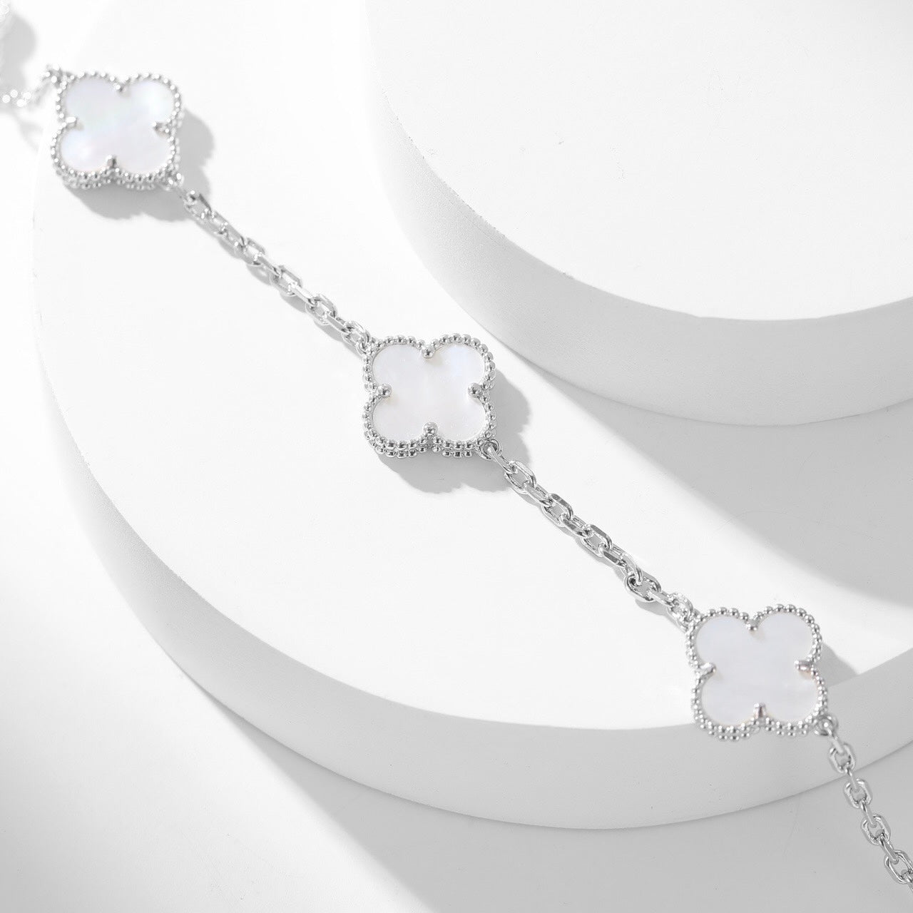 [NOBLE AURA]CLOVER 10 MOTIFS WHITE MOTHER OF PEARL NECKLACE