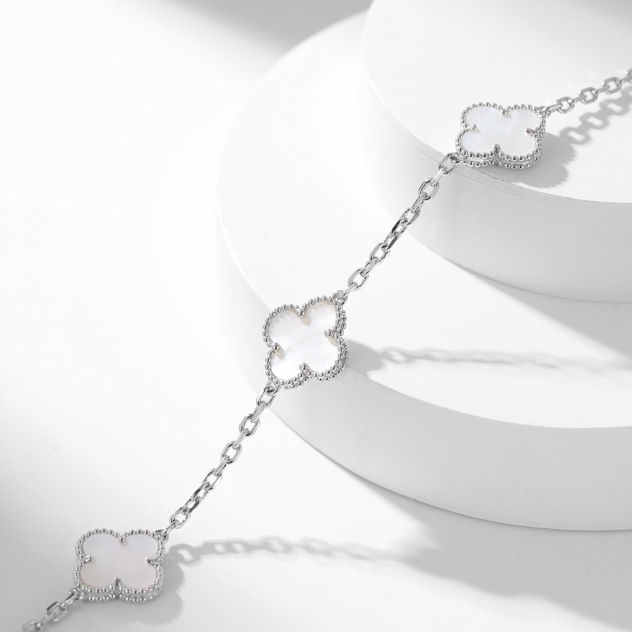 [NOBLE AURA]CLOVER 10 MOTIFS WHITE MOTHER OF PEARL NECKLACE