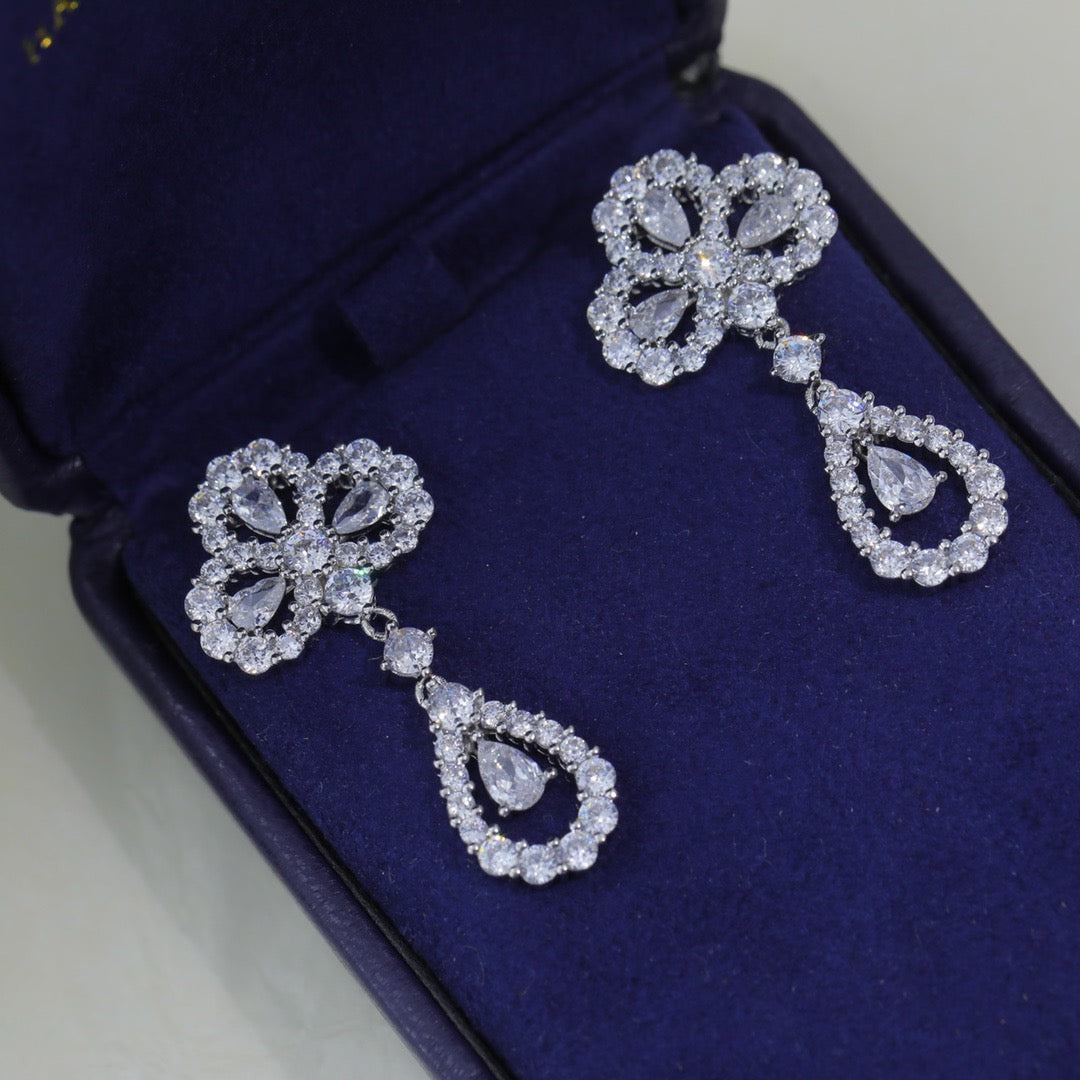 [NOBLE AURA]LOOP EARRINGS FULL MOTIF DIAMOND