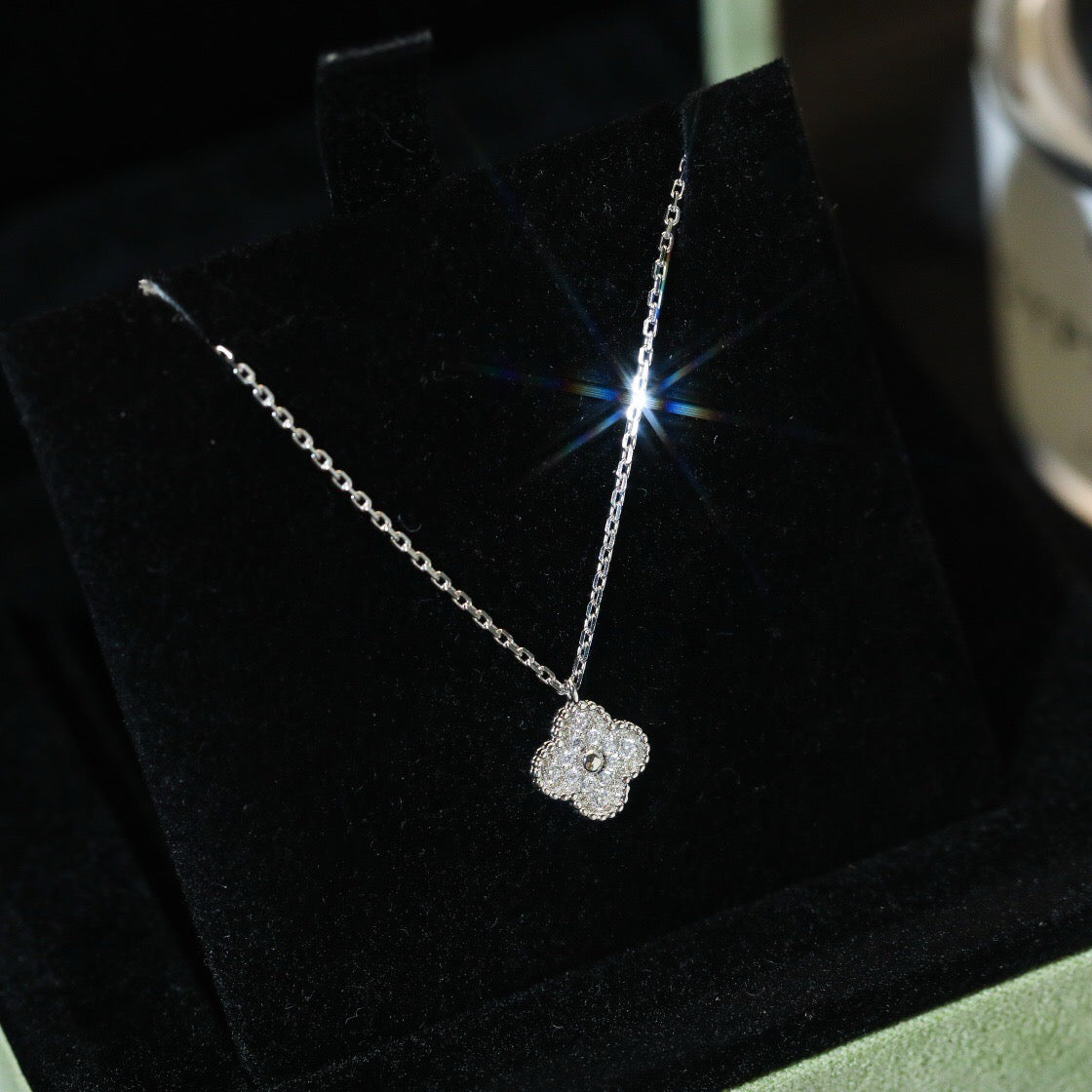 [NOBLE AURA]CLOVER MINI 9.5MM PENDANT DIAMOND NECKLACE