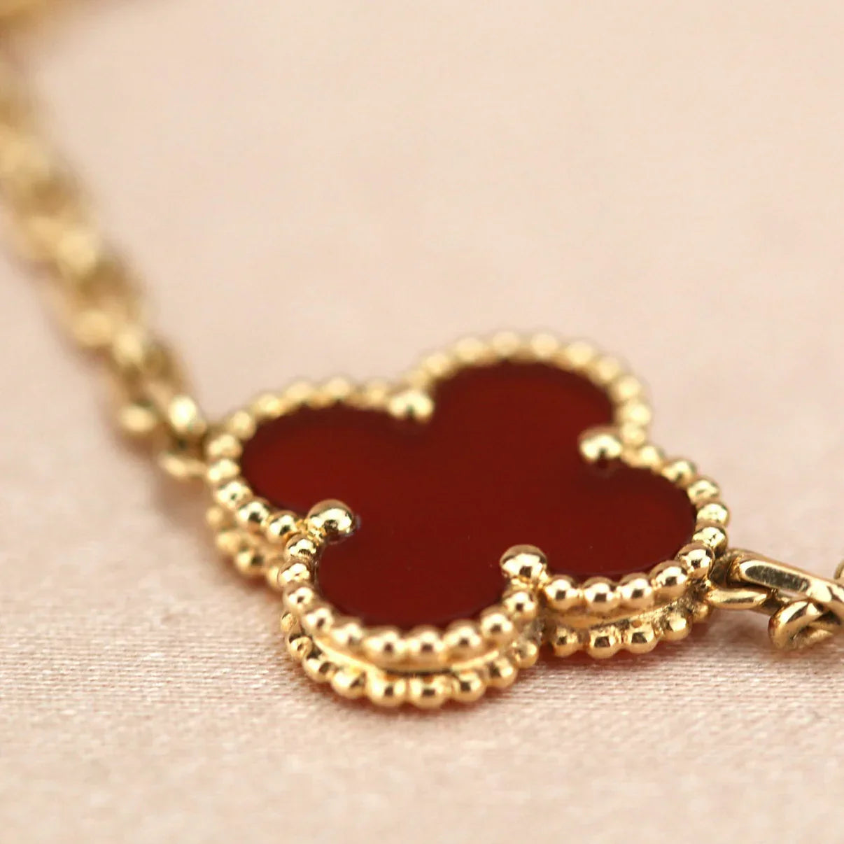 [NOBLE AURA] CLOVER 5 MOTIF RED CORNELIAN BRACELET COLLECTION