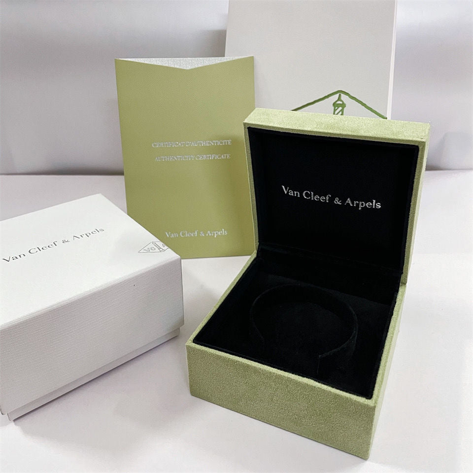 [NOBLE AURA]VA CLOVER BRACELET NECKLACE RING BOX GIFT BAG