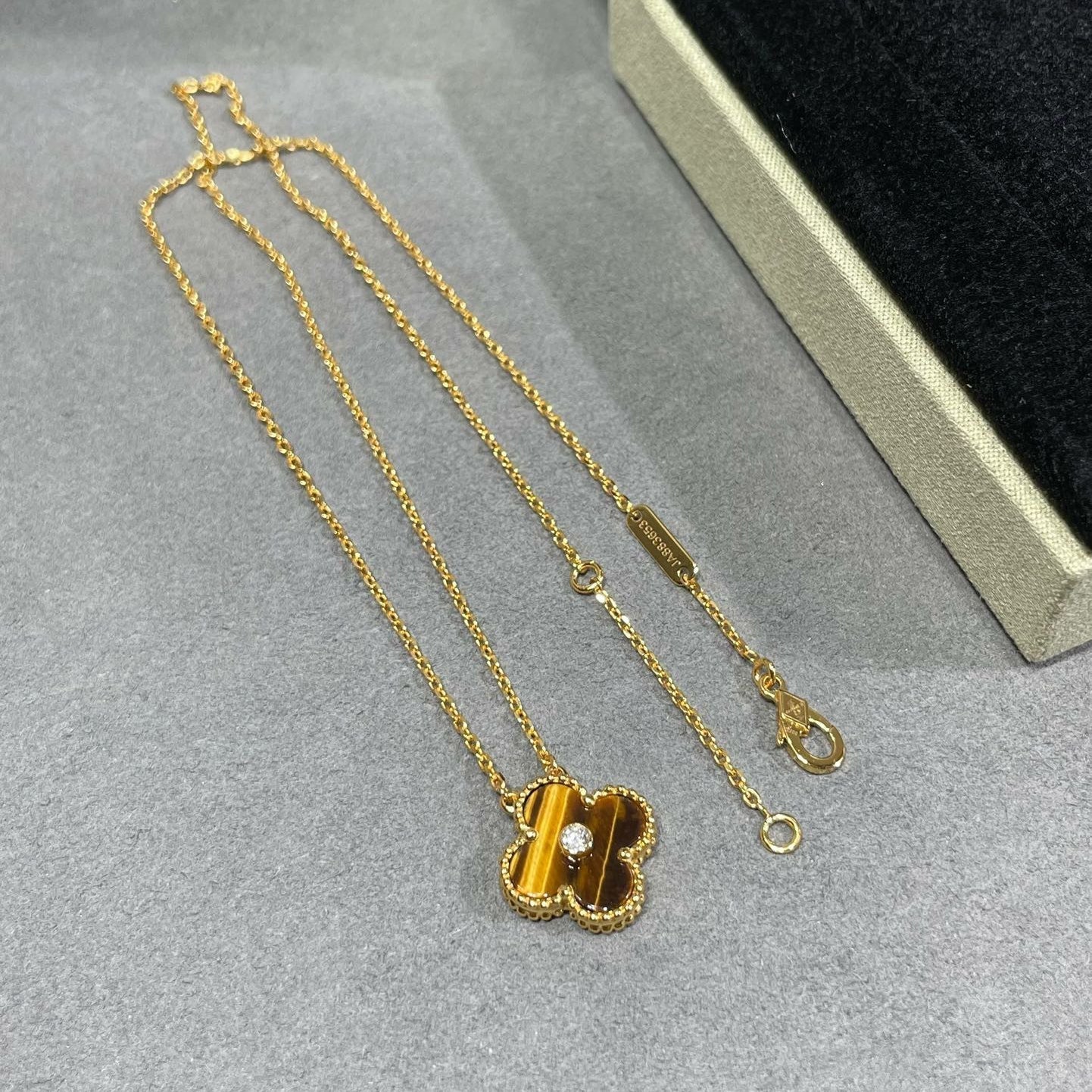 [NOBLE AURA]CLOVER 15MM DIAMOND AND YELLOW TIGER'S EYE AGATE necklace