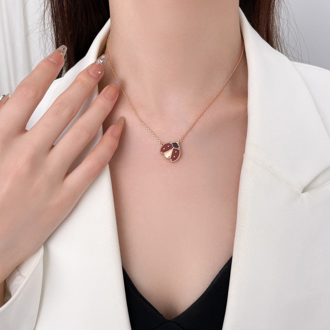 [NOBLE AURA]LUCKY  CARNELIANS LADYBUG NECKLACE