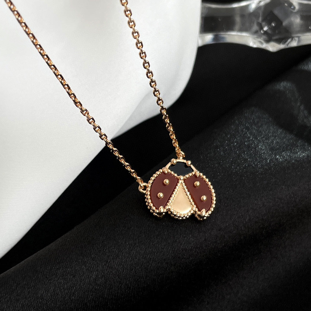 [NOBLE AURA]LUCKY  CARNELIANS LADYBUG NECKLACE
