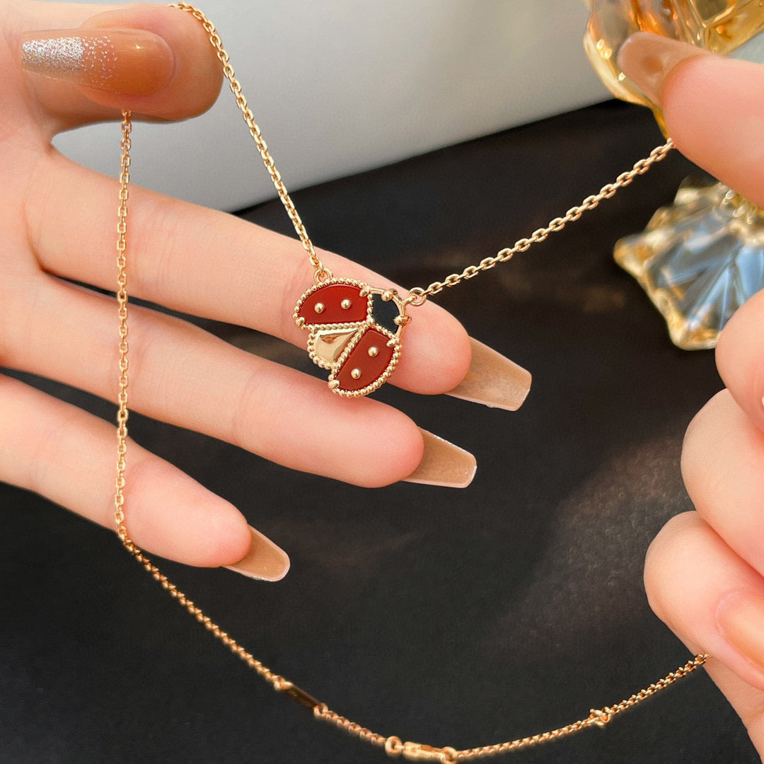 [NOBLE AURA]LUCKY  CARNELIANS LADYBUG NECKLACE