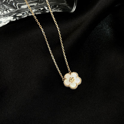 [NOBLE AURA]LUCKY  WHITE MOP  PLUM BLOSSOM NECKLACE