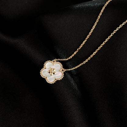 [NOBLE AURA]LUCKY  WHITE MOP  PLUM BLOSSOM NECKLACE