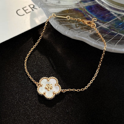 [NOBLE AURA]LUCKY WHITE MOP PLUM BLOSSOM  BRACELET