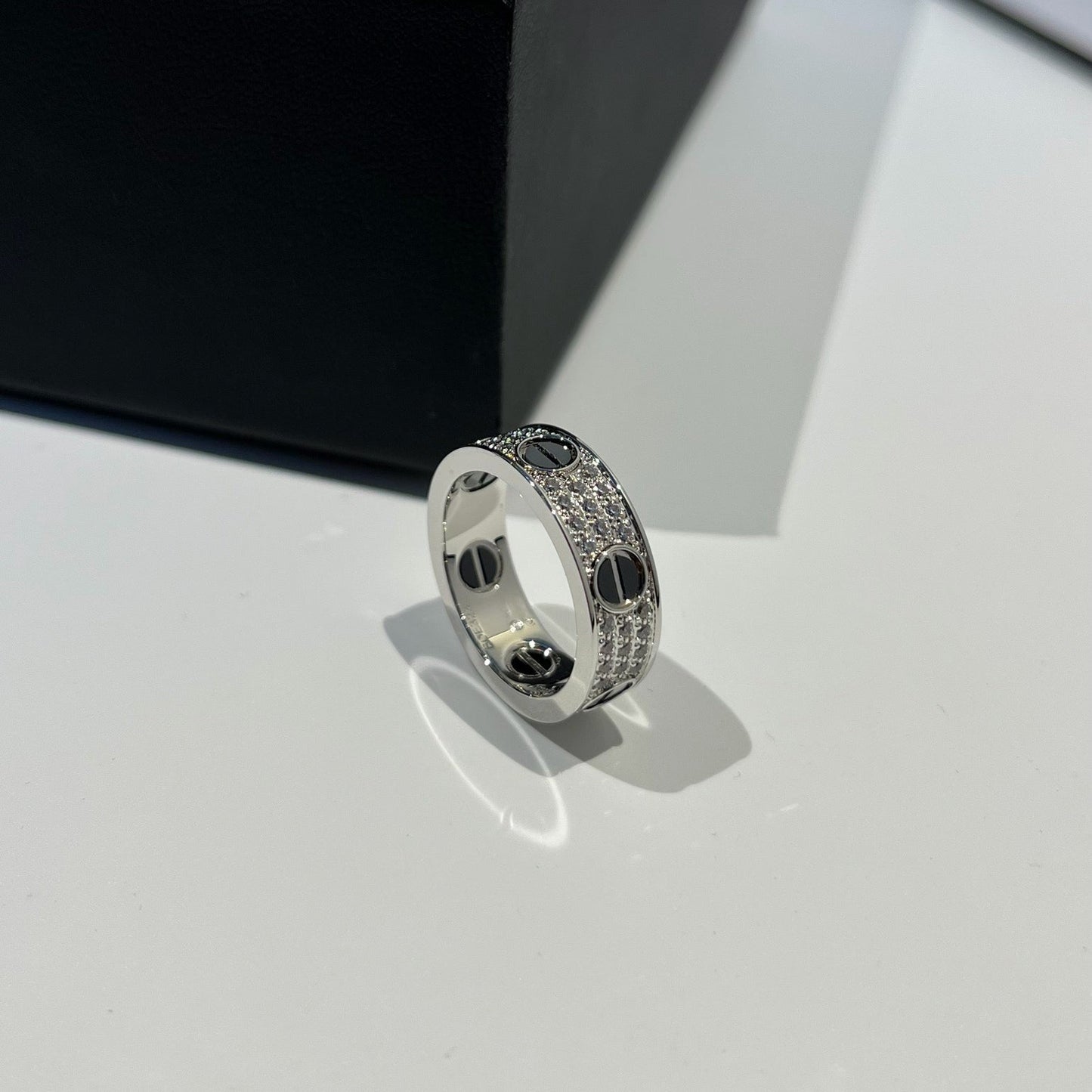[NOBLE AURA] LOVE RING 5.5MM DIAMONDS PAVED CERAMIC