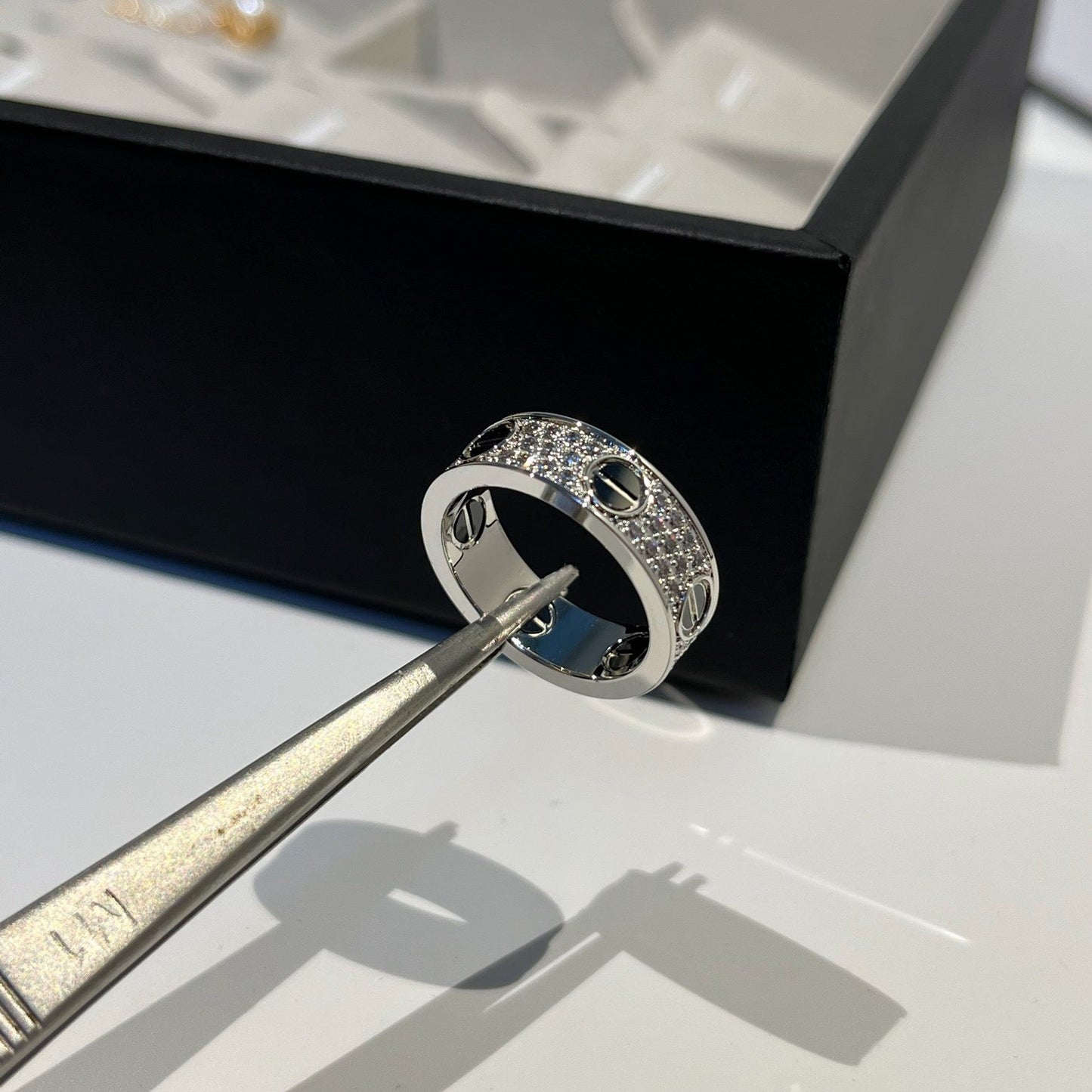 [NOBLE AURA] LOVE RING 5.5MM DIAMONDS PAVED CERAMIC