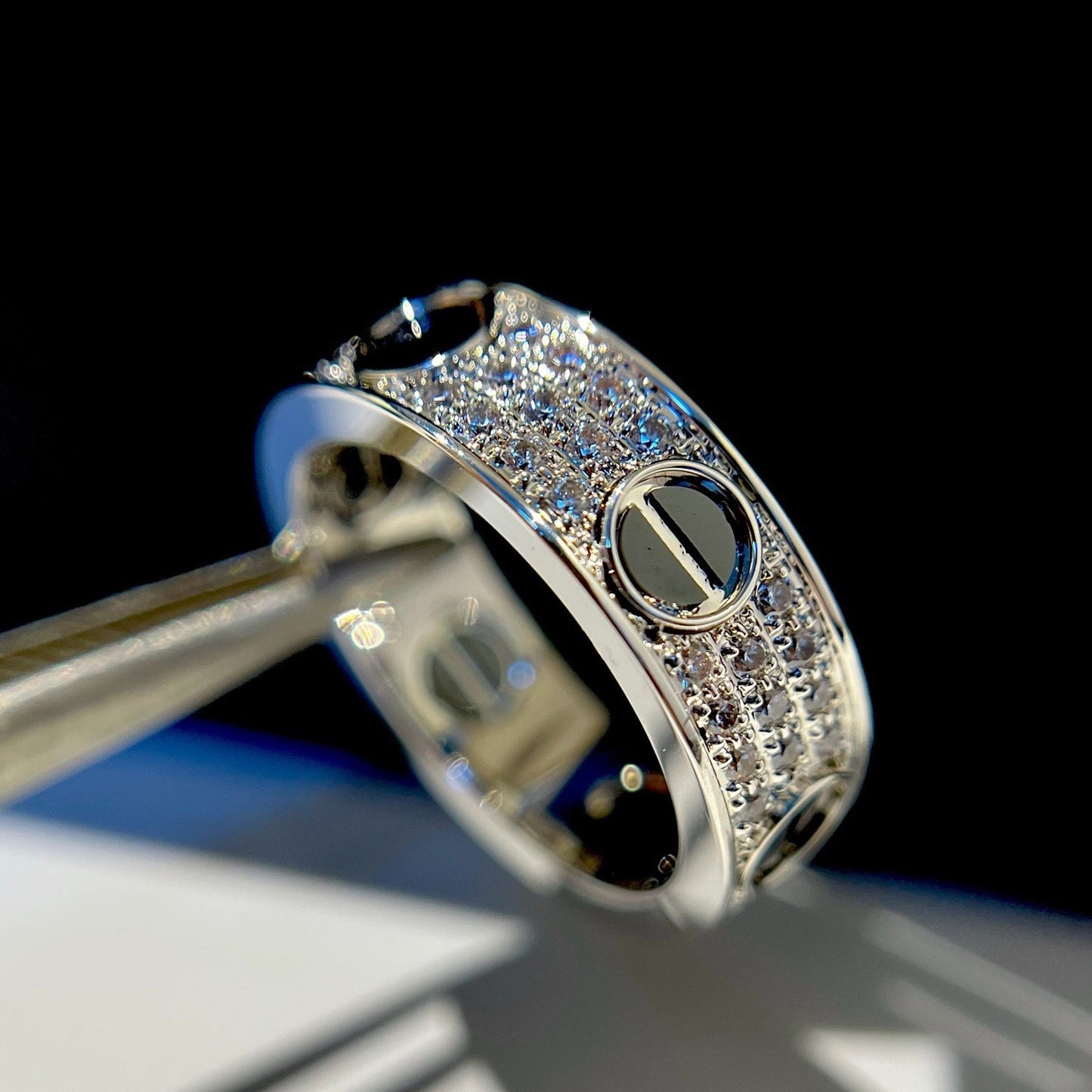 [NOBLE AURA] LOVE RING 5.5MM DIAMONDS PAVED CERAMIC