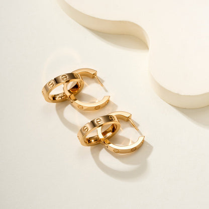 [NOBLE AURA] LOVE 3.3MM DANGLE HALF DIAMOND EARRINGS