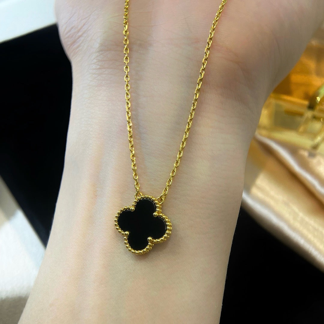 [NOBLE AURA]CLOVER 15MM BLACK ONYX SINGLE FLOWER NECKLACE