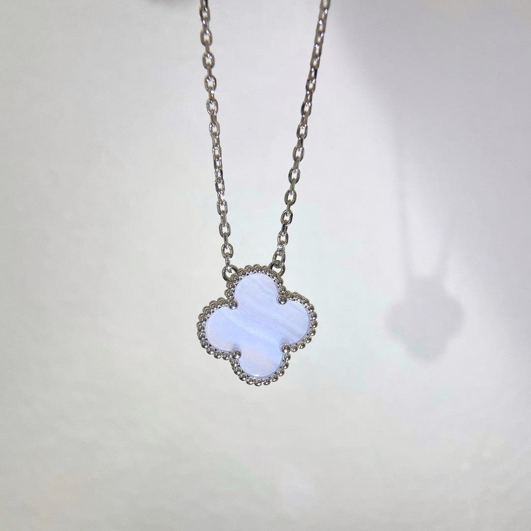 [NOBLE AURA]CLOVER 15MM BLUE CHALCEDONY NECKLACE SILVER