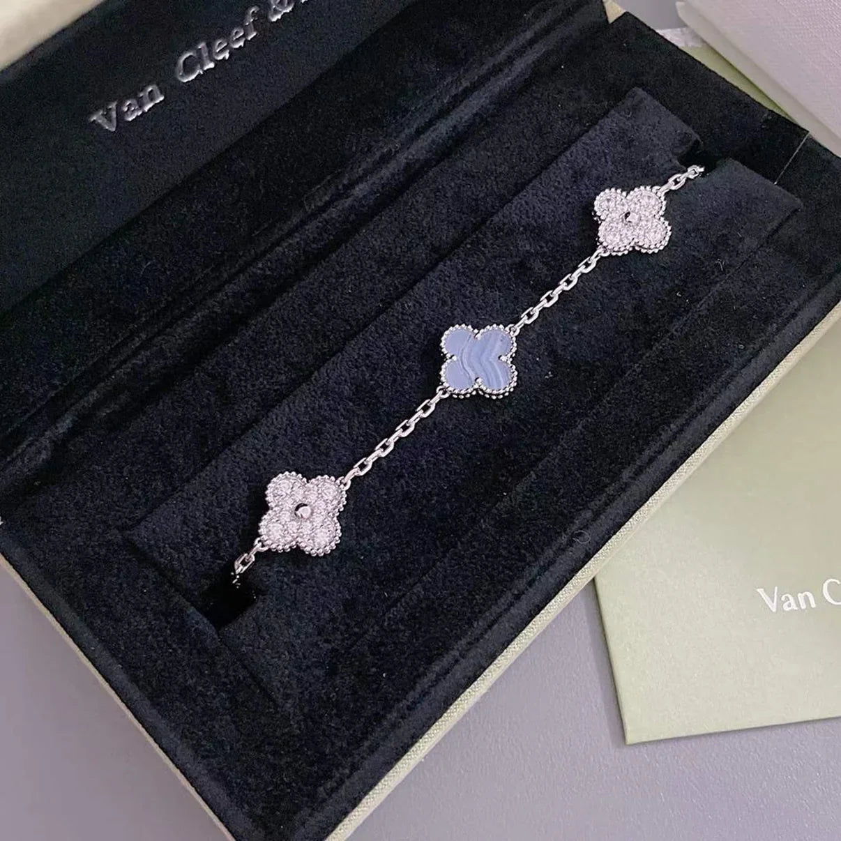 [NOBLE AURA] CLOVER 5 MOTIF PURPLE CHALCEDONY BRACELET COLLECTION