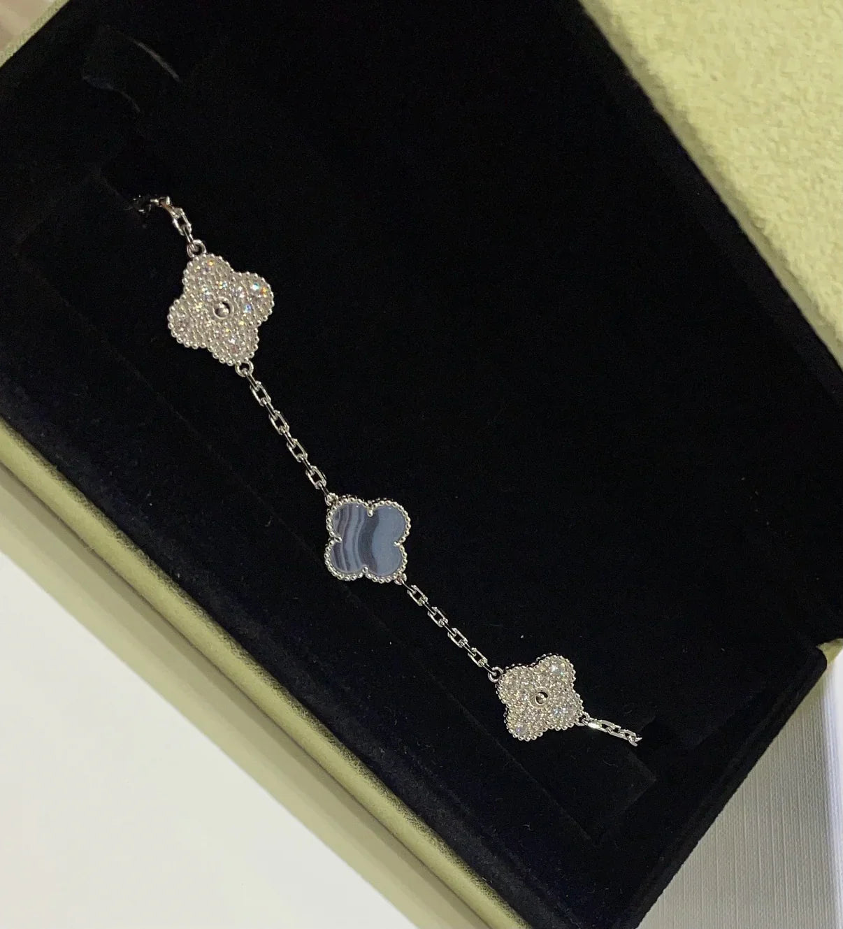 [NOBLE AURA] CLOVER 5 MOTIF PURPLE CHALCEDONY BRACELET COLLECTION