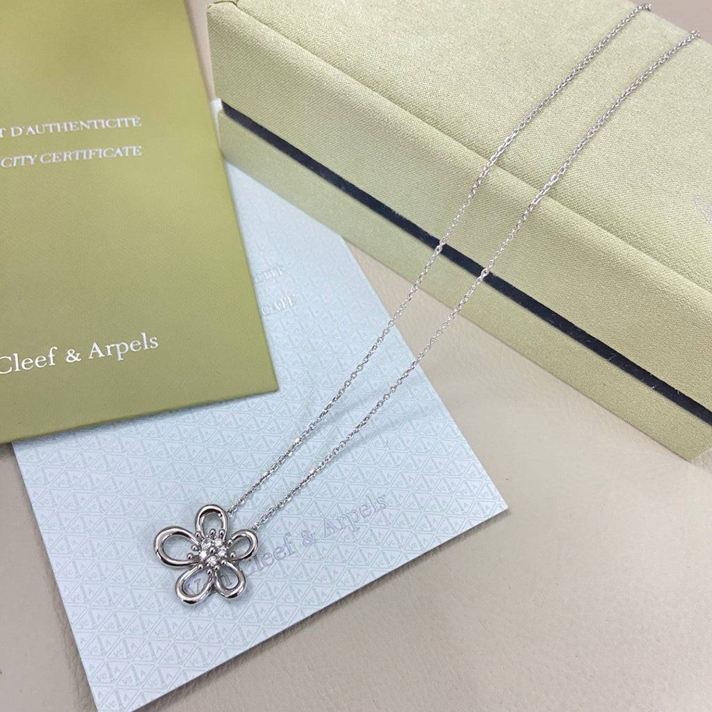 [NOBLE AURA]FLOWERLACE NECKLACE 5 DIAMONDS