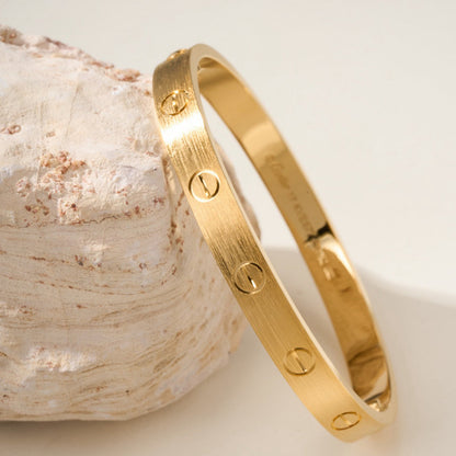 [NOBLE AURA] LOVE Brushed & Lucky Spring Butterfly 5-Motif Bracelet Stack Set