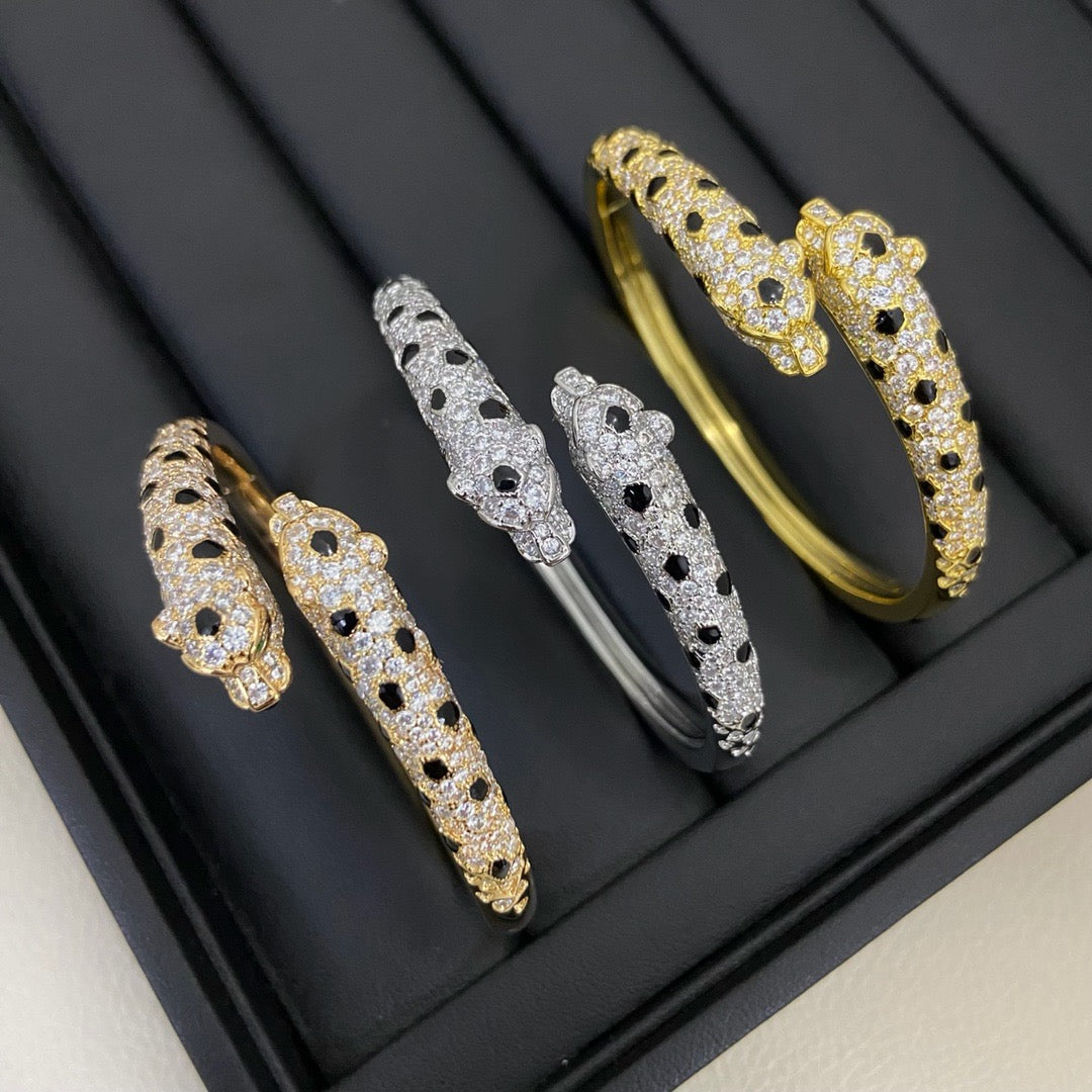 [NOBLE AURA] PANTHERE DOUBLE HEADED HALF DIAMOND OPEN BRACELET