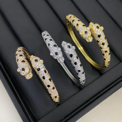 [NOBLE AURA] PANTHERE DOUBLE HEADED HALF DIAMOND OPEN BRACELET