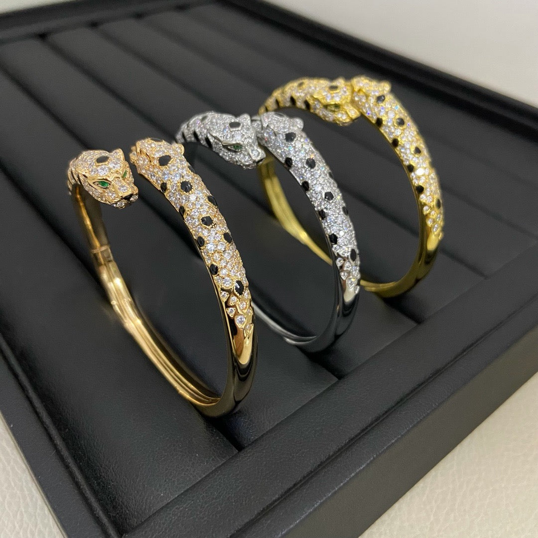 [NOBLE AURA] PANTHERE DOUBLE HEADED HALF DIAMOND OPEN BRACELET