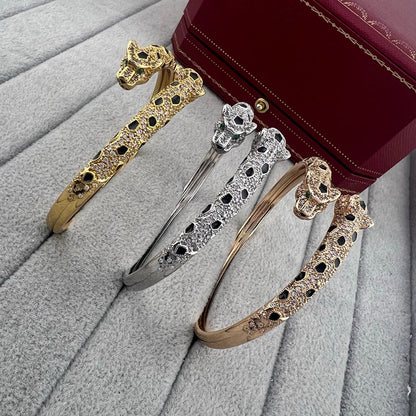 [NOBLE AURA] PANTHERE DOUBLE HEADED HALF DIAMOND OPEN BRACELET