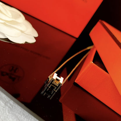 [NOBLE AURA]H WHITE SQUARE GOLD NECKLACE