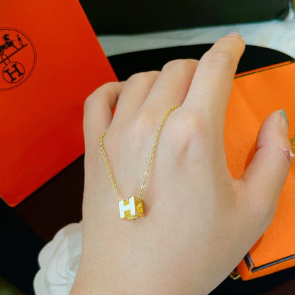[NOBLE AURA]H WHITE SQUARE GOLD NECKLACE