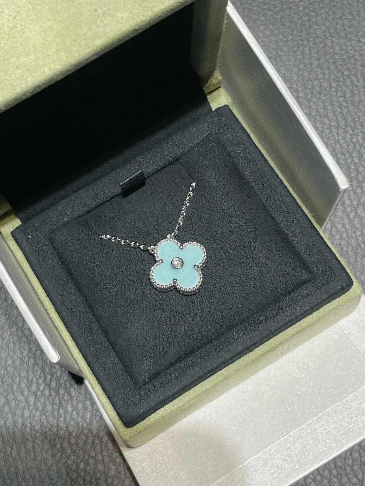 [NOBLE AURA]CLOVER 1 DIAMOND LIGHT BLUE SILVER NECKLACE