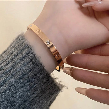 [NOBLE AURA] 2026 RAINBOW LOVE BRACELET 6.1MM  10 DIAMONDS