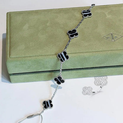 [NOBLE AURA] CLOVER 5 MOTIF PULSAR STONE BRACELET COLLECTION